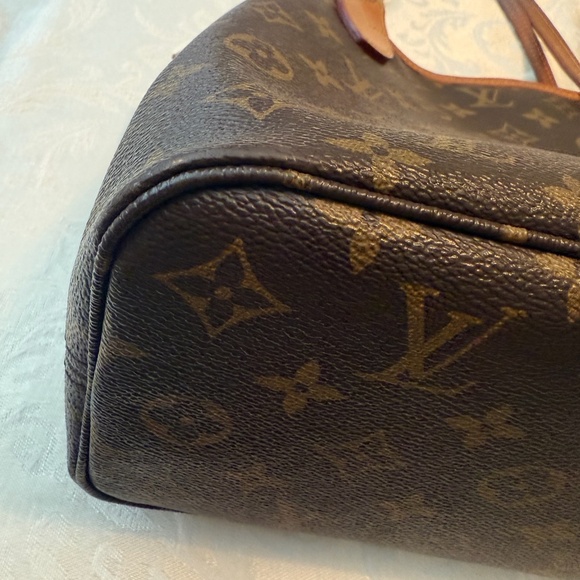 Louis Vuitton PM Neverfell - Picture 5 of 14